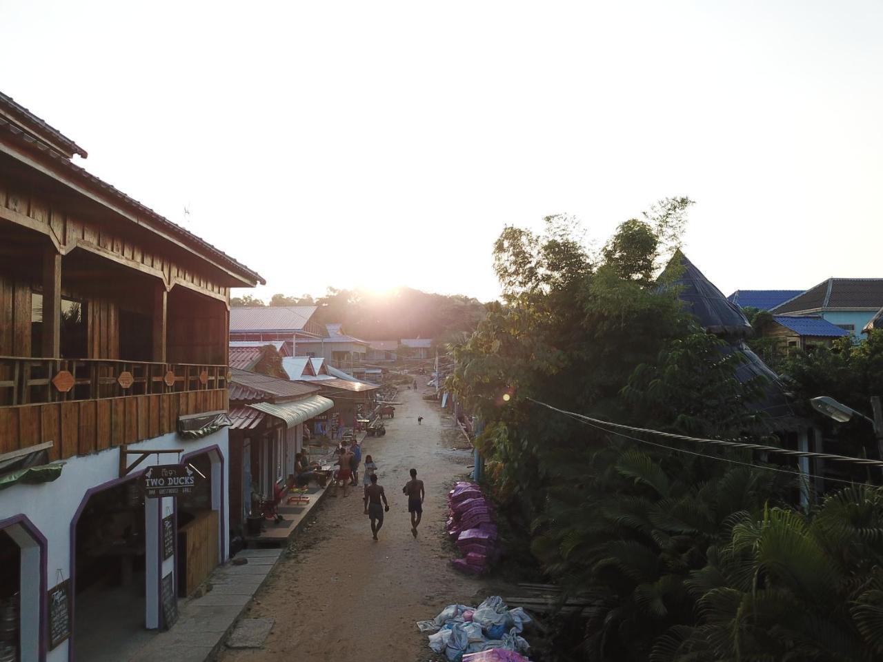 Ing Ing Guesthouse Koh Rong Sanloem Exterior foto